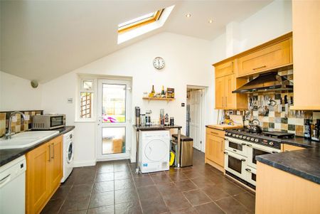 3 bedroom terraced house to rent - Photo 2