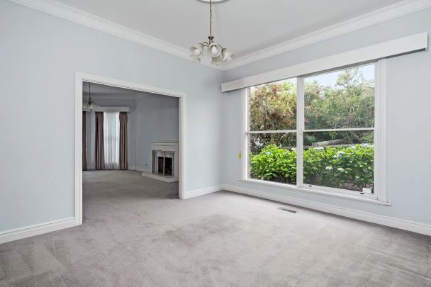 Spacious 3-Bedroom Home with Bay Views - Photo 1