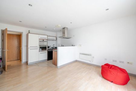 2 bedroom flat to rent - Photo 4