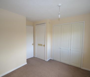2 bedroom end of terrace house to rent - Photo 3