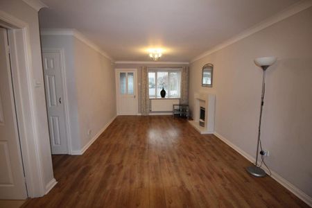 3 bedroom detached house to rent - Photo 2