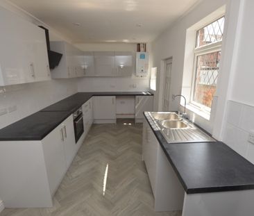 3 Bedroom Terraced House - Photo 4