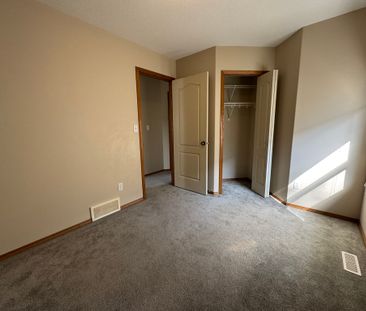 Spacious 3-Bed, 1-Bath Main with Fenced Yard! - Photo 3