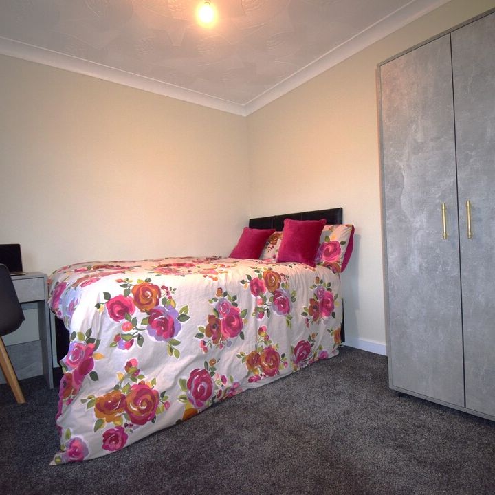 5 bed terraced house to rent in Northfields, Norwich, NR4 - Photo 1