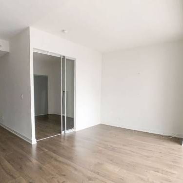 STUDIO ON RICHMOND: 1 + DEN CONDO W/PARKING & LOCKER INCL. - Photo 3