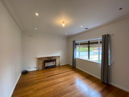 34 Cumberland Road, Pascoe Vale VIC 3044 - Photo 3