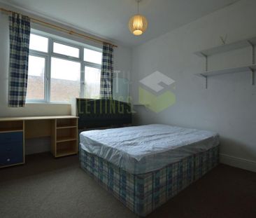 4 bedroom terraced house to rent - Photo 5