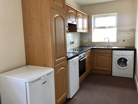 2 bedroom flat to rent - Photo 2