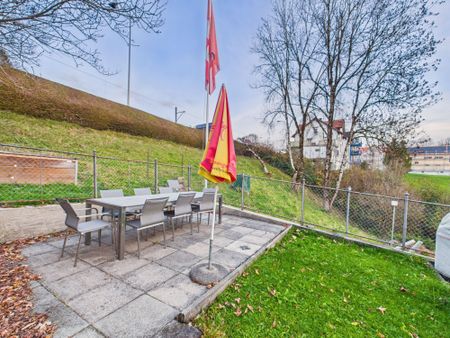 Generous 7.5-room duplex house with garden in Niederteufen - Photo 4