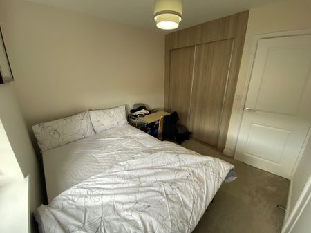 Bletchley Way, Leeds, Horsforth - Photo 4