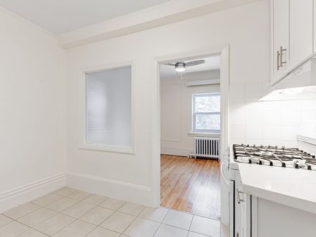 For Lease - 347 Walmer Road Unit# 2nd Floor Unit 3, Toronto, Ontario - Photo 3