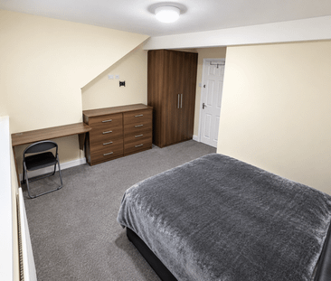 6 bedroom end of terrace house to rent - Photo 3