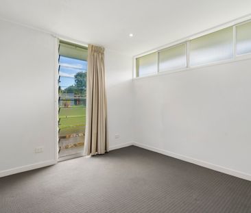 Executive home close by the river - Photo 5
