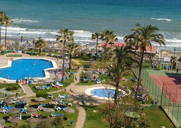 MID-SEASON. RENT NOW UNTIL 31.5.2024 AND FROM 1.10.2024-31.5.2025 BEAUTIFUL STUDIO APARTMENT WITH PORT AND SEA VIEWS IN TORREMOLINOS