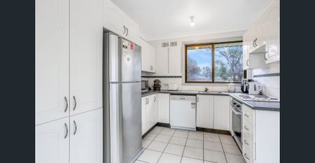 Modern 3-Bedroom Home with Double Garage - Photo 3