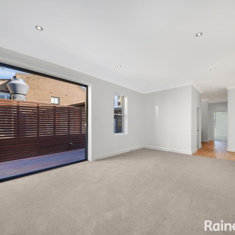 Generous Apartment in the Heart of Mosman Village - Photo 1