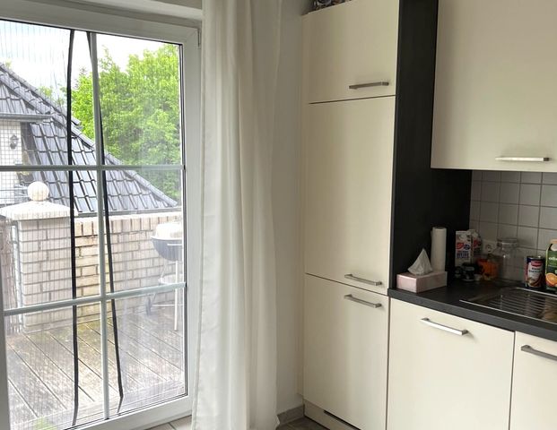 Wohnen in einer gemütlichen Dachgeschosswohnung in zentraler Lage der Stadt Leer! - Photo 1