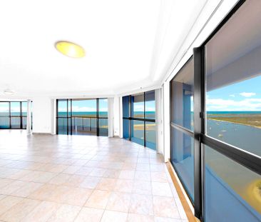 Ocean & Broadwater SkyHome with Stunning Surfers Night Skyline - Photo 1