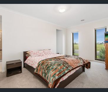 Modern Family Home in Prime Cranbourne North Location - Photo 4