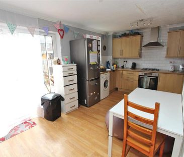 3 bedroom terraced house to rent - Photo 5
