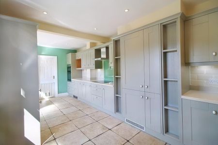 4 bedroom semi-detached house to rent - Photo 5