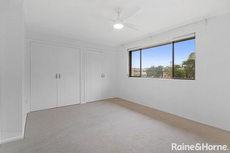 Lovely Two Bedroom Townhouse - Photo 5