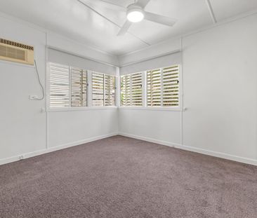 Comfort, Space & Convenience in a Prime Arana Hills Location - Photo 6