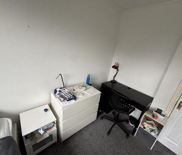 3 bedroom apartment to rent - Photo 4