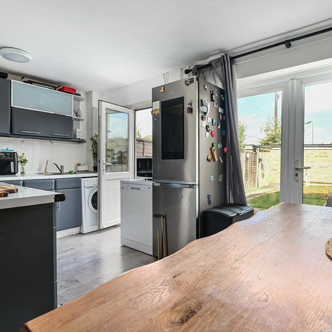 3 bedroom terraced house to rent - Photo 1