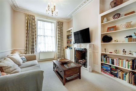 A beautiful Victorian Terraced house in The Pimlico Grid with nearly 2,900 square feet of accommodation. This substantial modernised home, benefits from outside space and 5 bedrooms. - Photo 5