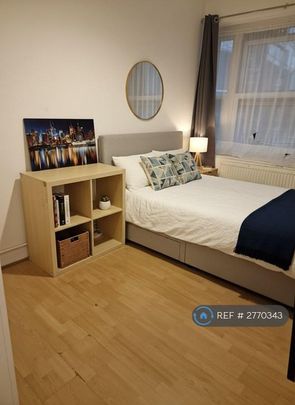 1 bedroom in a flat share to rent - Photo 1