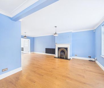 3 bedroom end of terrace house to rent - Photo 1