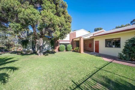 5 BEDROOM HOME IN MOOROOPNA!!! - Photo 5