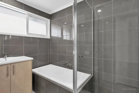 “Cute, charming 3-bedroom house!” - Photo 3