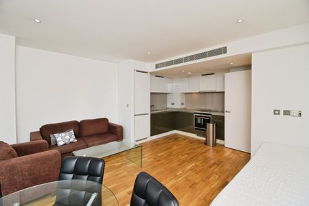 1 Bed Flat, Landmark West Tower, E14 - Photo 5