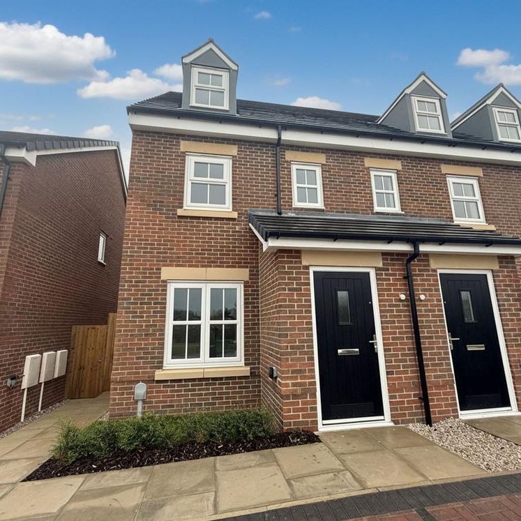 3 bedroom end of terrace house to rent - Photo 1