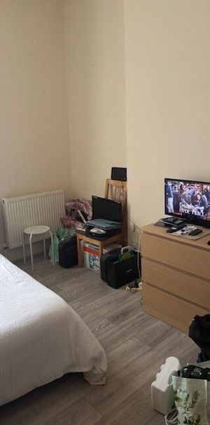 High Street - Photo 1