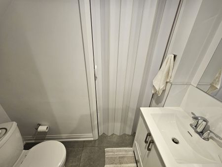 For Lease - 11 Edison Circle, Toronto, Ontario - Photo 4
