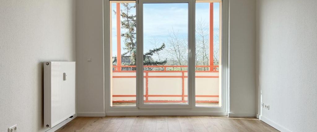 Erstbezug nach Sanierung! Schöne 2-Zimmer-Wohnung mit Dusche, Balkon und Blick ins Grüne in Cracau. - Foto 1