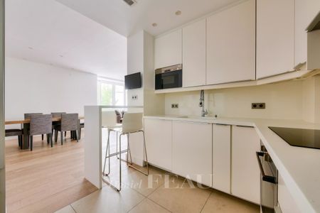 Paris VIII - Avenue Montaigne - Photo 4