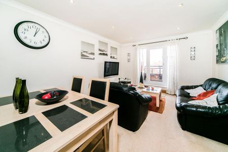 2 bedroom flat to rent - Photo 2