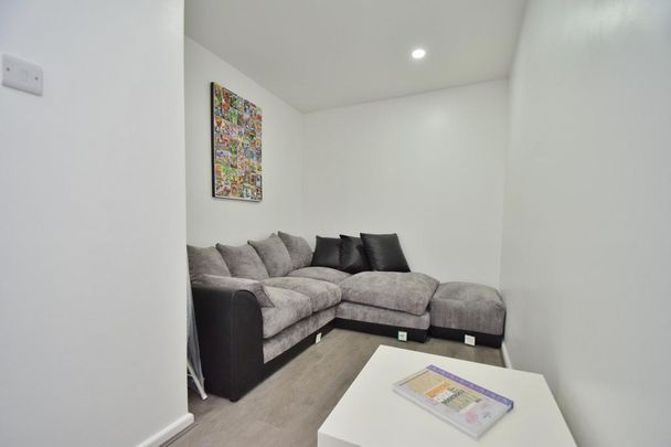 4 bedroom semi-detached house to rent - Photo 1