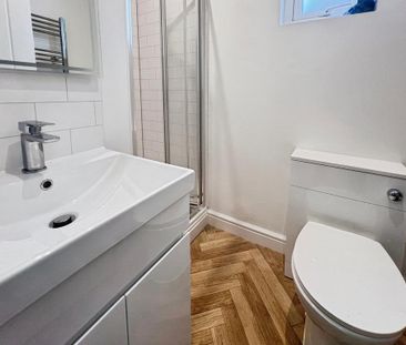 4 bedroom terraced house to rent - Photo 6