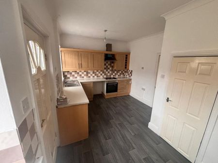 3 bed Terraced - To Let - Photo 5