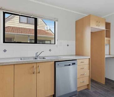 3 bedroom home in Papatoetoe! - Photo 4