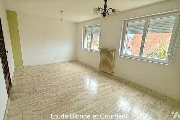 À LOUER - Maison bel étage quartier Barrière rouge Cette maison bel étage semi mitoyenne d'... - Photo 1