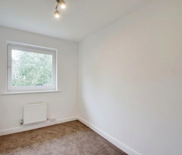 3 bed terraced house to rent in Admiralty Close, West Drayton, UB7 - Photo 3