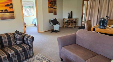 Fully Furnished 3-Bedroom + Office Flat - Photo 3