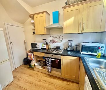 Walford Mount, Leeds - Photo 1