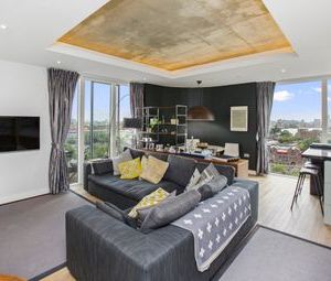 2 Bedrooms Flat to rent in Park Vista Tower, Cobblestone Square, London E1W | £ 615 - Photo 1